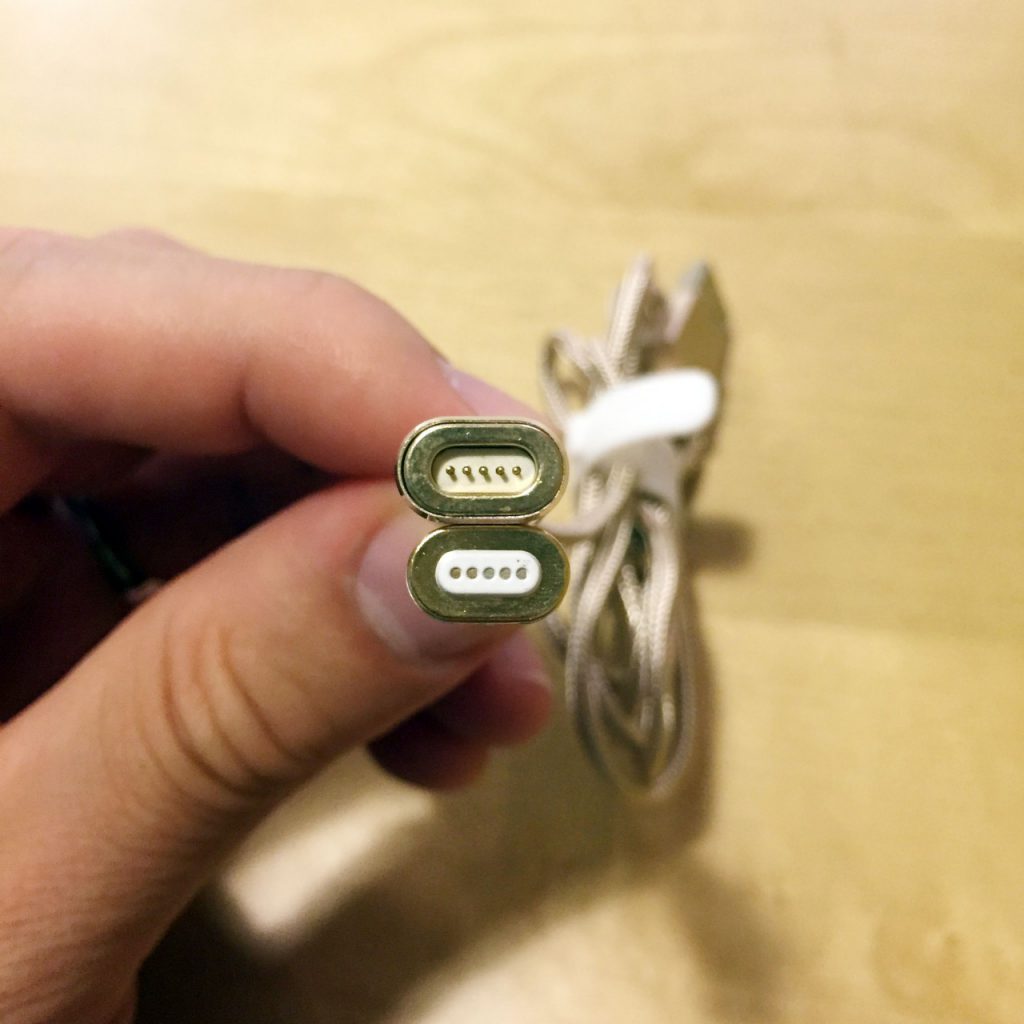 micro USB用マグネット ケーブル コネクタの接続端子部分
